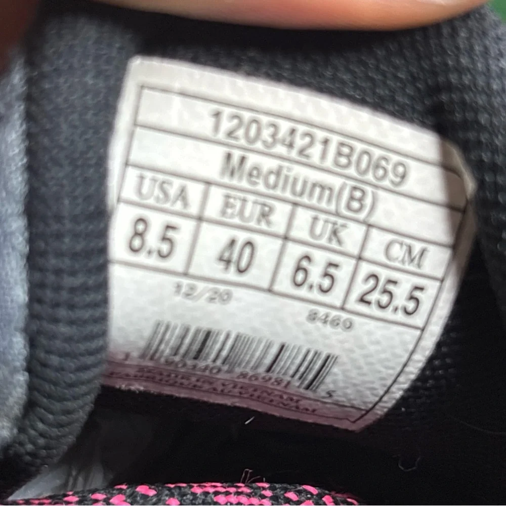 Brooks women divide